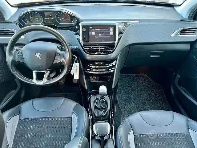 Usata Peugeot 2008 120 CV (88 kW) 2016 Nero SUV