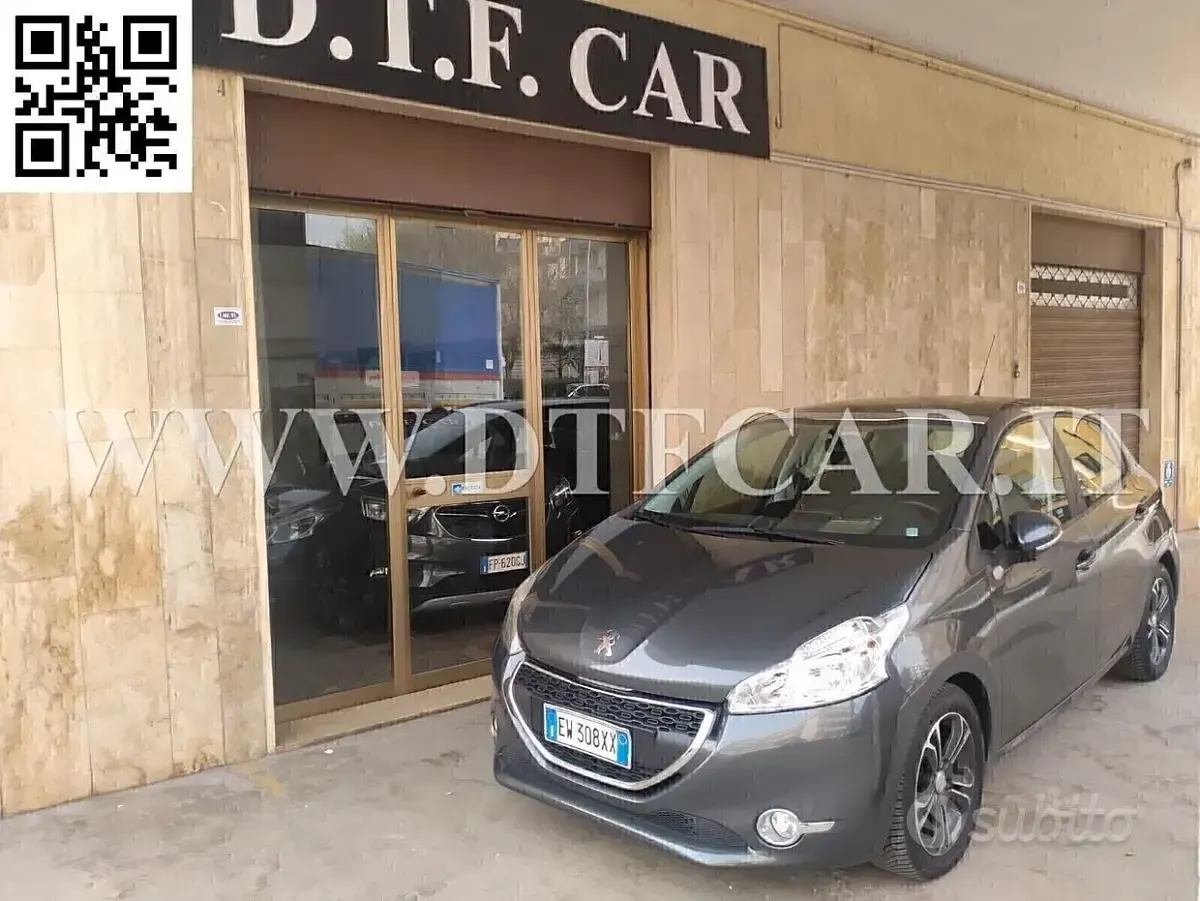 Usata Peugeot 208 Allure 68 CV (50 kW) 2014 Grigio Utilitaria