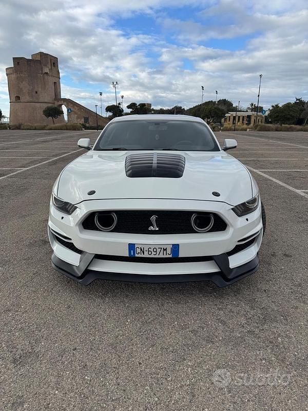 Usata Ford Mustang GT 421 CV (309 kW) 2015 Bianco Coupé
