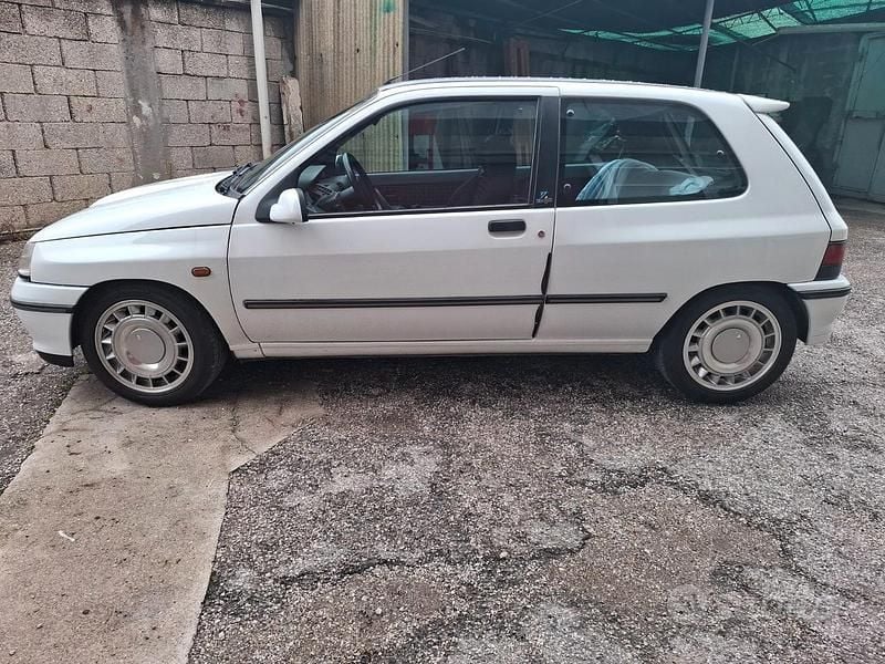 Bianco Usata 1991 Renault Clio | 15.000 € - Immagine 1/4