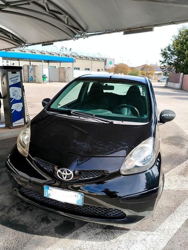 Usata Toyota Aygo 68 CV (50 kW) 2009 Nero Utilitaria