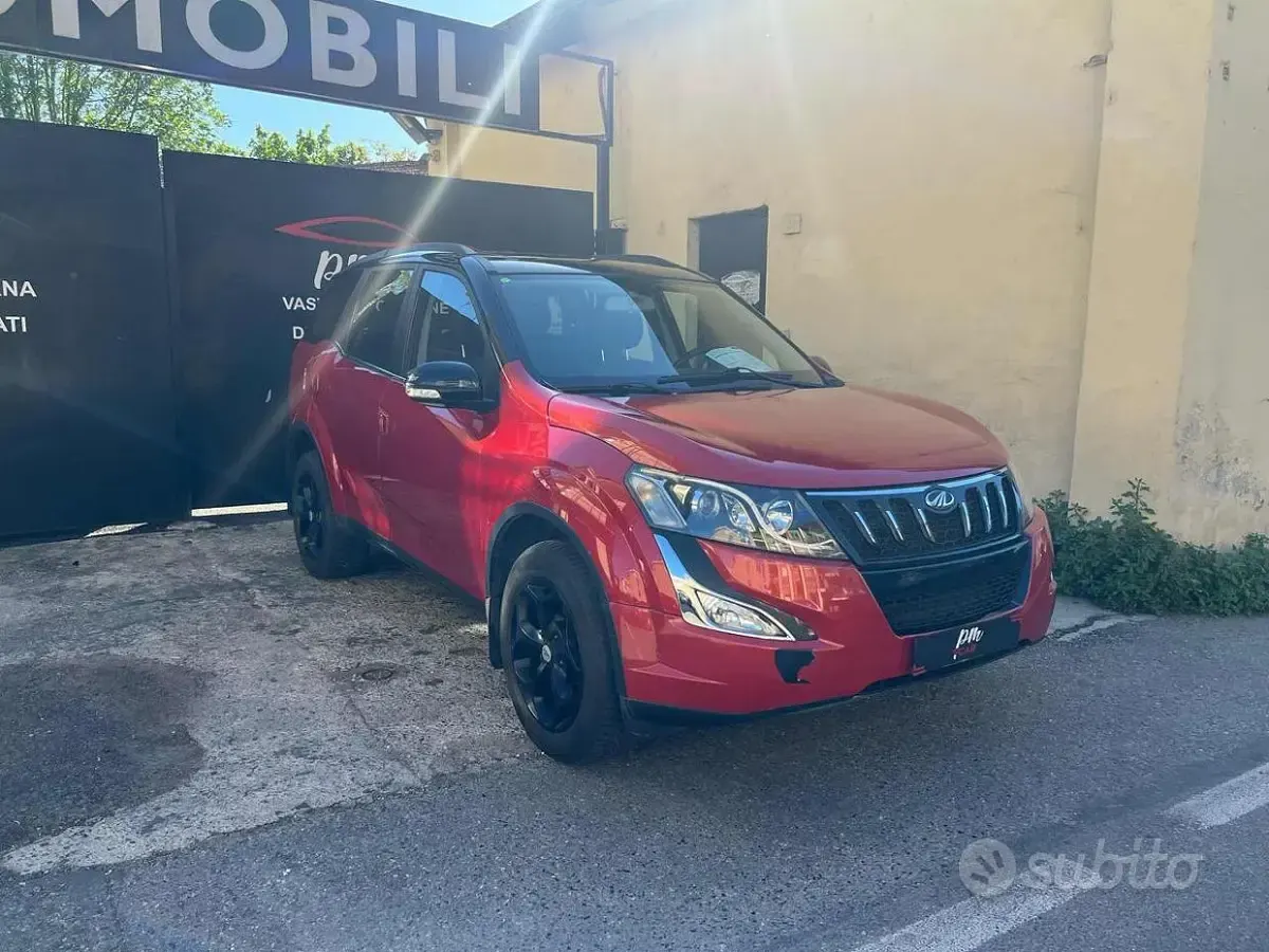 Usata Mahindra XUV500 140 CV (102 kW) 2018 Rosso SUV