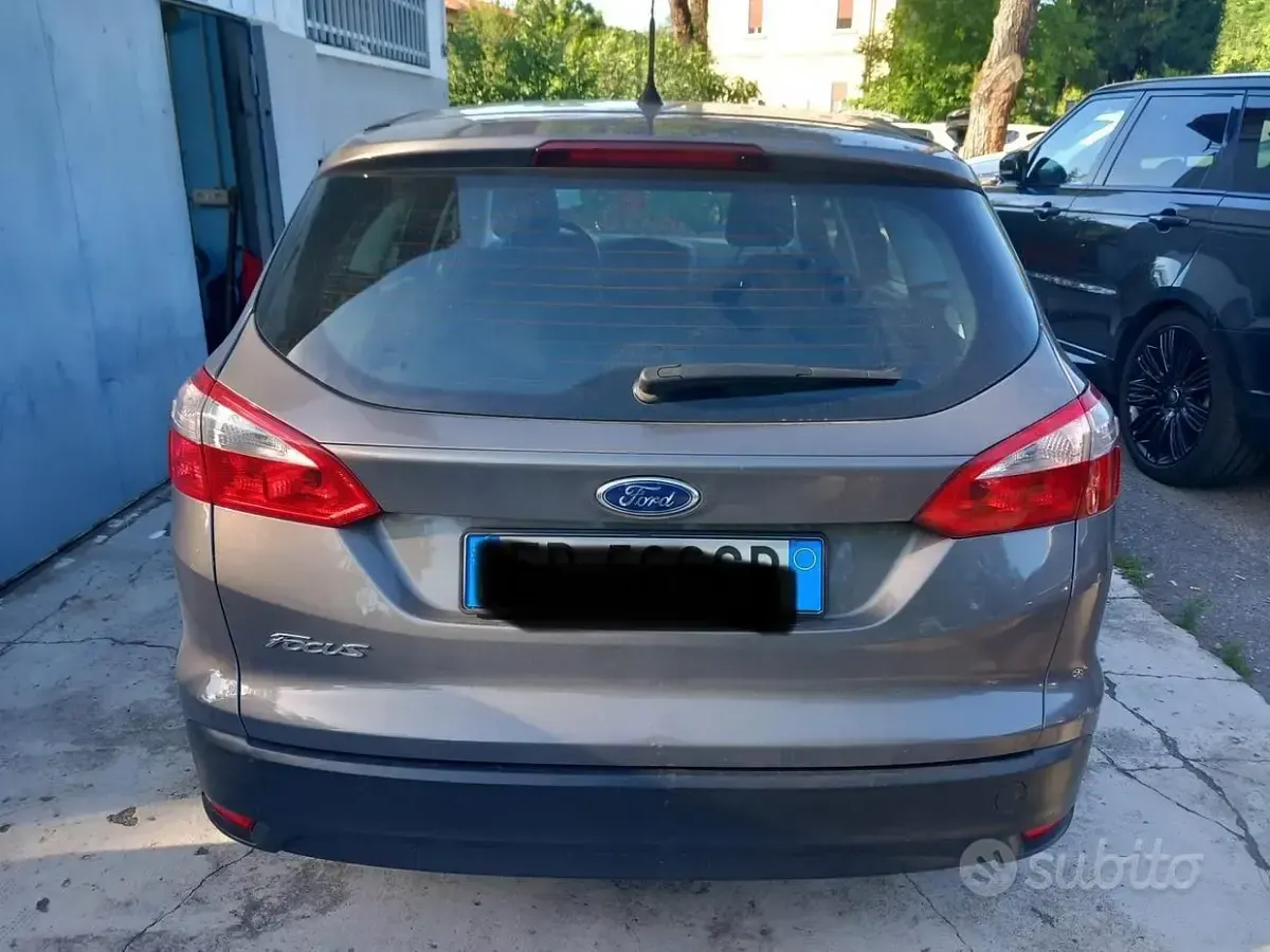 Usata Ford Focus Individual 115 CV (84 kW) 2013 Grigio Station wagon