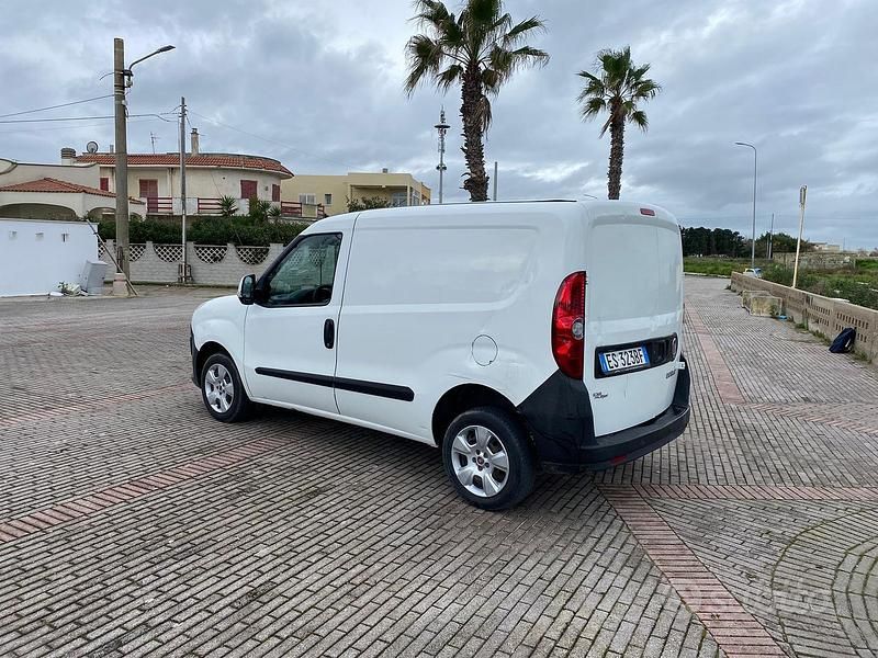 Usata Fiat Doblò 105 CV (77 kW) 2013 Bianco Monovolume