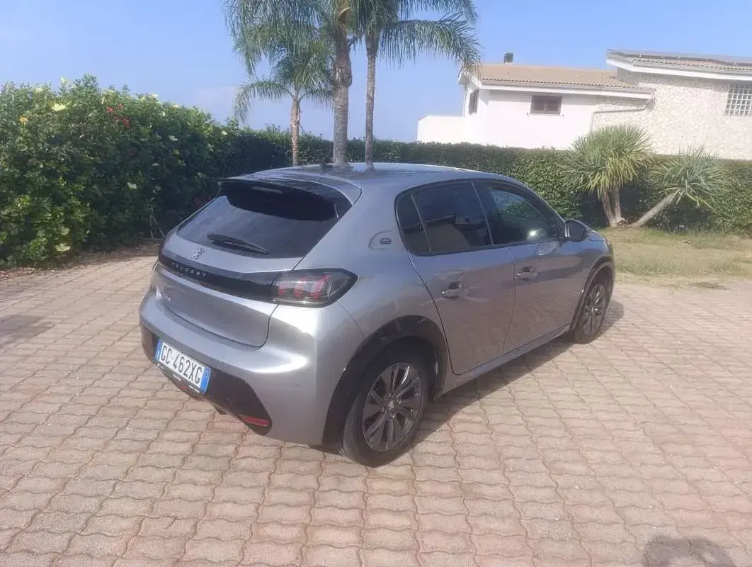 Usata Peugeot e-208 Allure 56 kW (77 CV) 2021 Utilitaria
