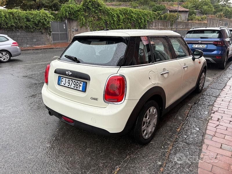Usata Mini ONE 75 CV (55 kW) 2017 Bianco Utilitaria