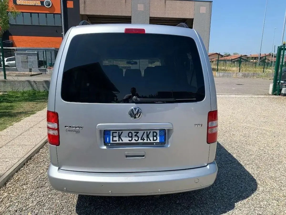 Usata VW Caddy Maxi Comfortline 102 CV (75 kW) 2011 Grigio Monovolume