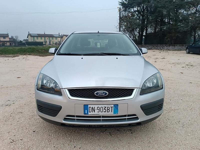 Usata Ford Focus 115 CV (84 kW) 2008 Argento Station wagon
