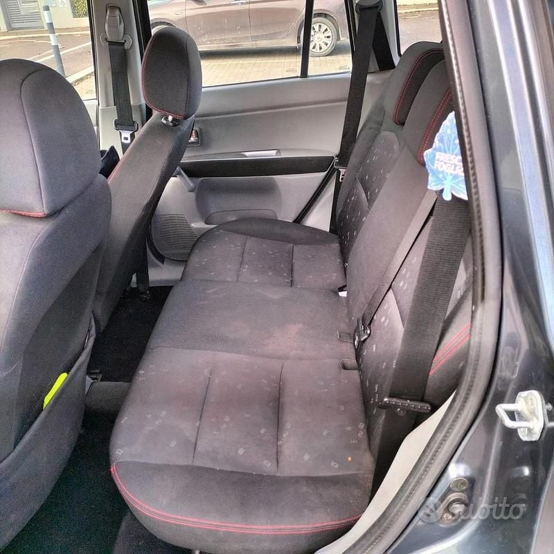 Usata Mazda 2 68 CV (50 kW) 2004 Grigio Utilitaria