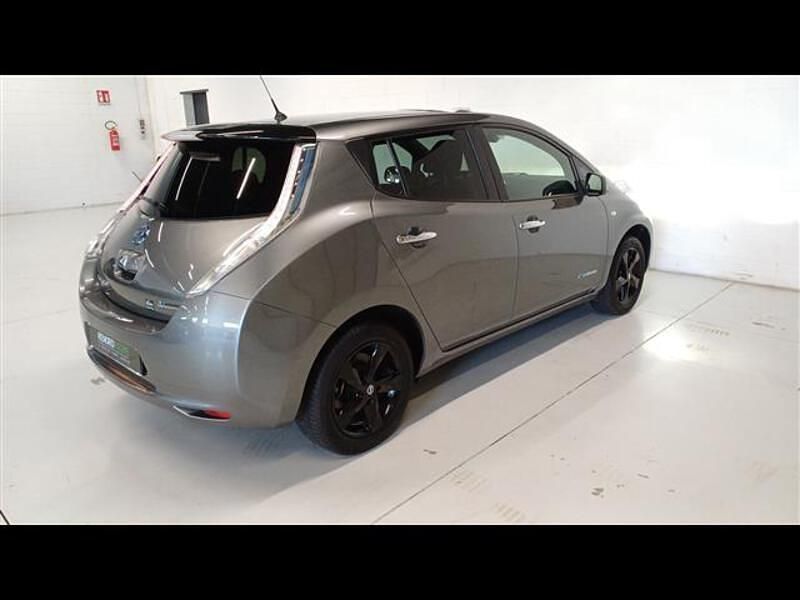 Usata Nissan Leaf Pack 30 kW (41 CV) 2017 Grigio scuro Utilitaria