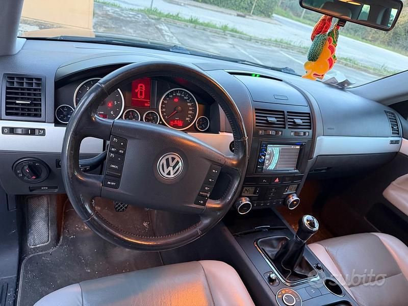 Usata VW Touareg 174 CV (127 kW) 2008 Nero SUV