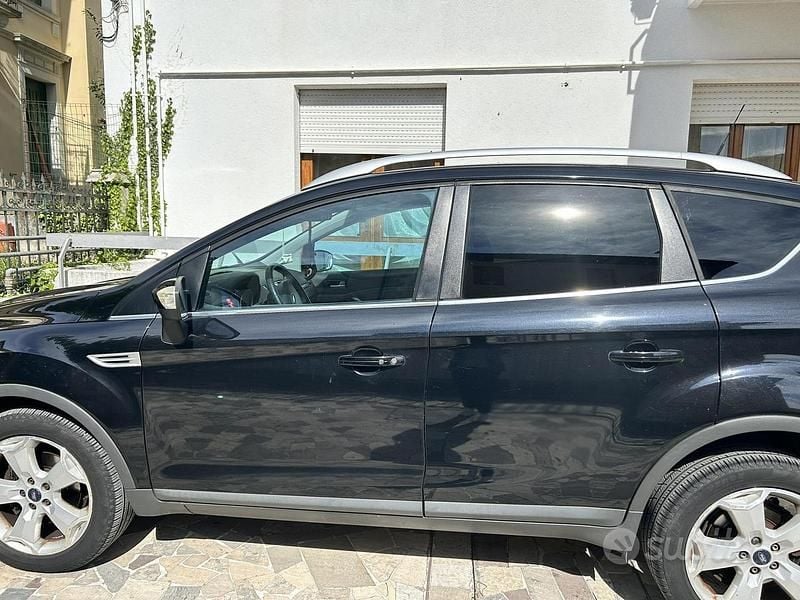 Usata Ford Kuga 136 CV (100 kW) 2010 Nero SUV