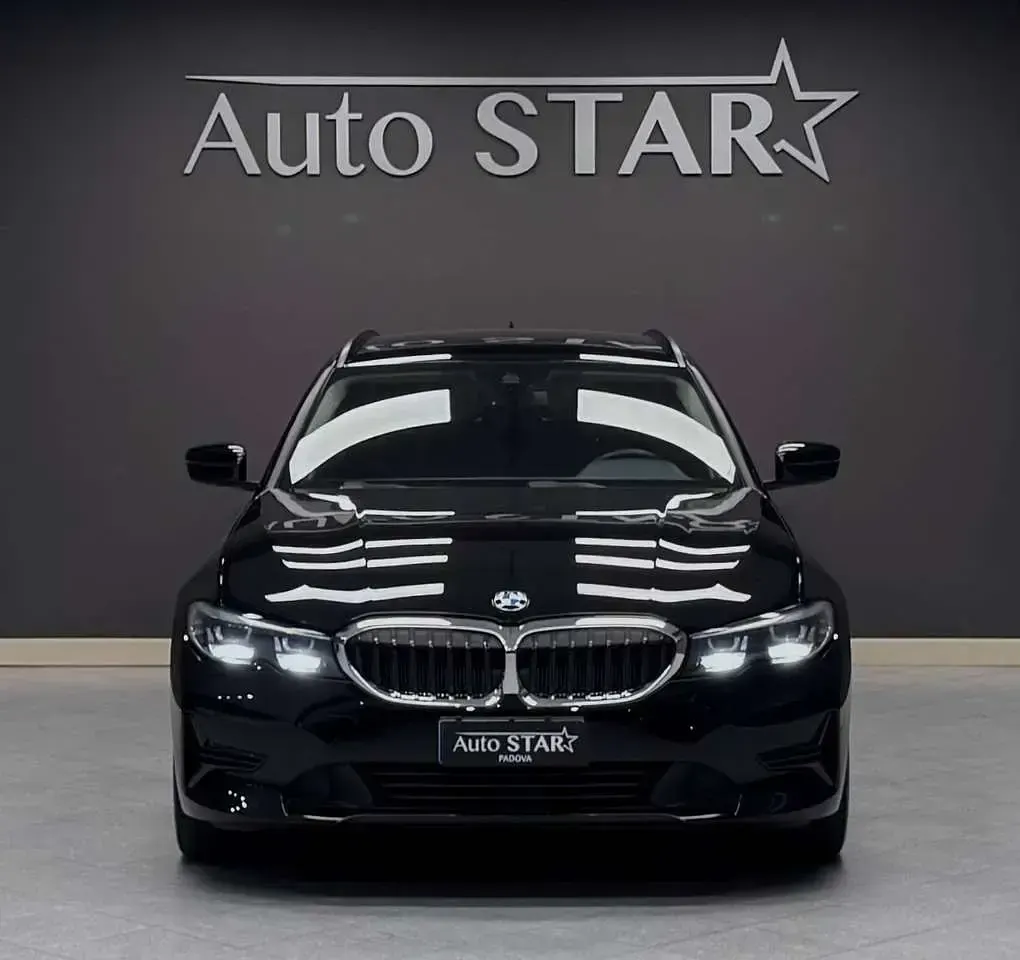 Usata BMW 318 150 CV (110 kW) 2022 Nero Station wagon