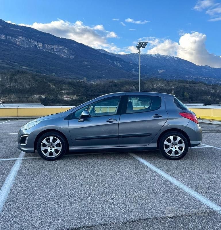 Usata Peugeot 308 Active 120 CV (88 kW) 2011 Nero Berlina