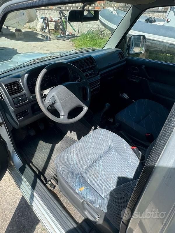 Usata Suzuki Jimny 86 CV (63 kW) 2006 Grigio SUV