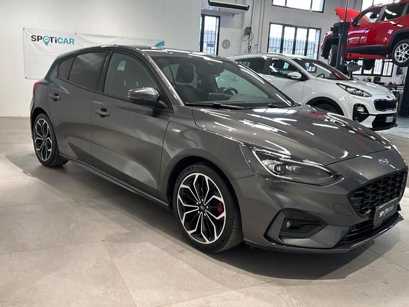 Usata Ford Focus ST-Line 120 CV (88 kW) 2021 Grigio Utilitaria