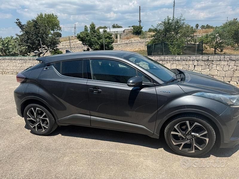 Grigio Usata 2019 Toyota C-HR SUV | 15.000 € (Ottimo prezzo) - Immagine 1/4