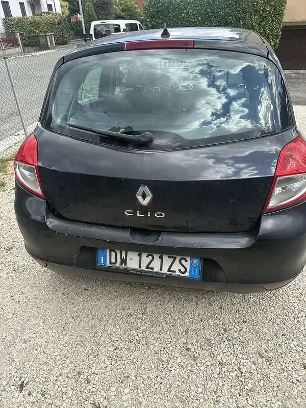 Usata Renault Clio II Dynamique 75 CV (55 kW) 2009 Nero Berlina