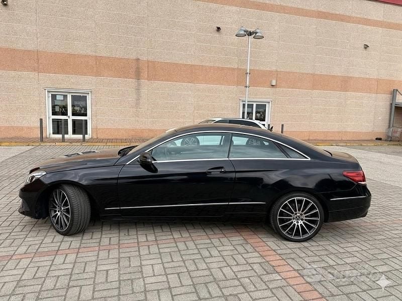 Usata Mercedes E350 252 CV (185 kW) 2013 Nero Coupé
