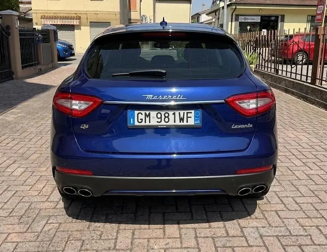 Usata Maserati Levante 275 CV (202 kW) 2018 Bluazzurro SUV