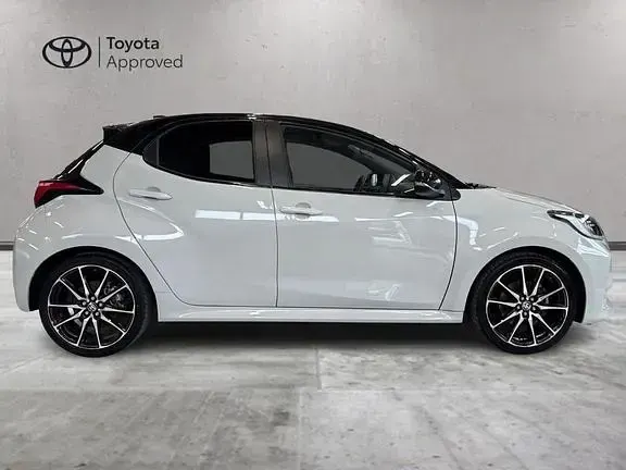 Usata Toyota Yaris Sport 2022 Ash grey bitone Utilitaria