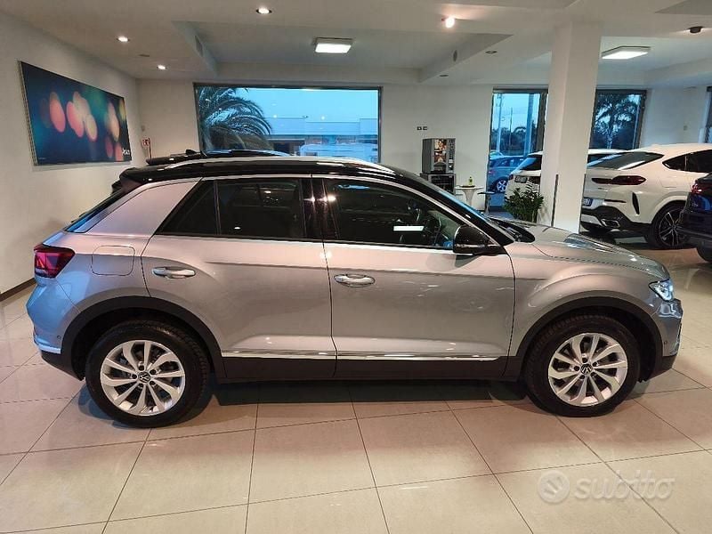 Usata VW T-Roc 116 CV (85 kW) 2023 Grigio chiaro SUV