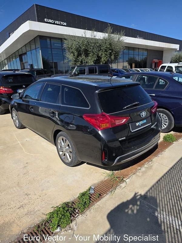 Usata Toyota Auris Hybrid Lounge 136 CV (100 kW) 2014 Grigio Station wagon
