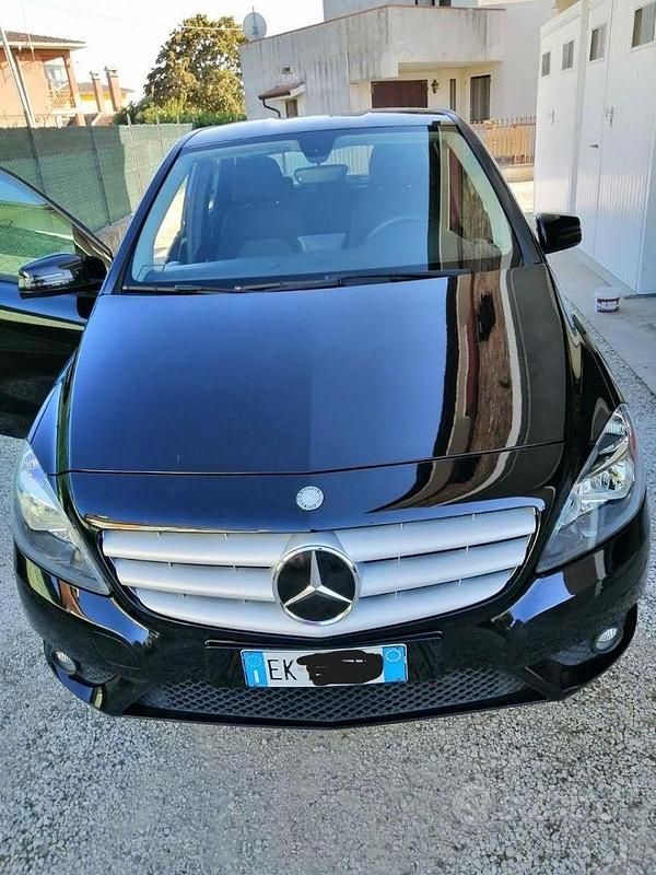 Usata Mercedes B180 Executive 122 CV (89 kW) 2012 Nero Monovolume
