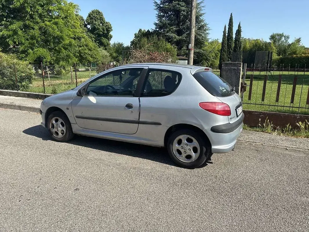 Usata Peugeot 206 75 CV (55 kW) 2001 Berlina
