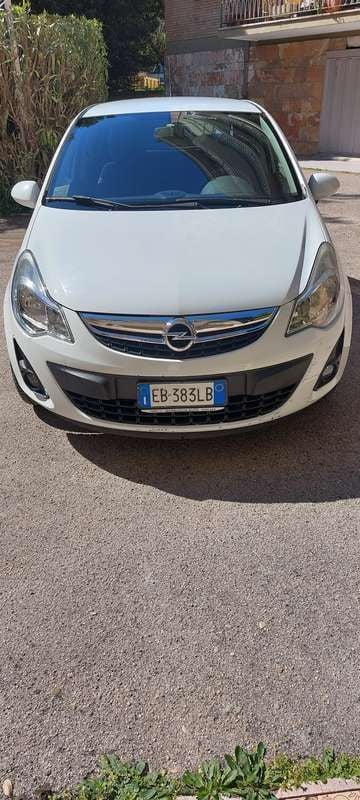 Bianco Usata 2012 Opel Corsa Edition Tre volumi | 3000 € (Ottimo prezzo) - Immagine 1/4