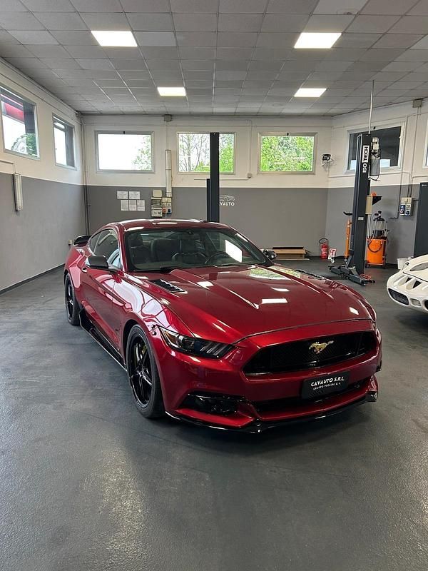 Usata Ford Mustang Fastback 310 CV (228 kW) 2019 Rosso Coupé