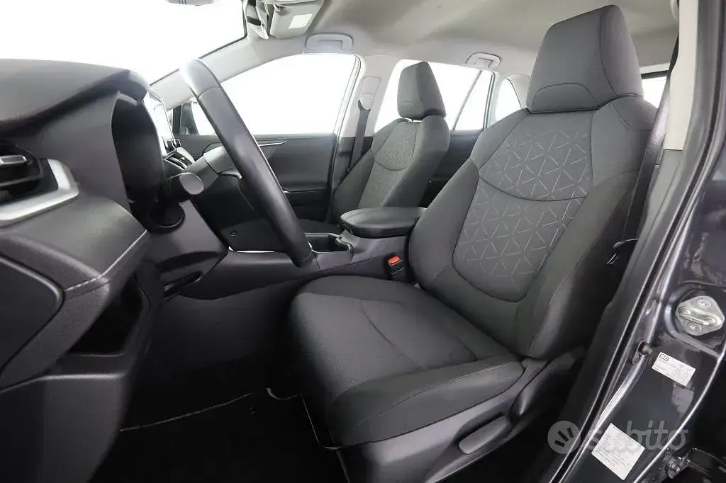 Usata Toyota RAV4 Hybrid Business Edition 178 CV (130 kW) 2022 Grigio SUV