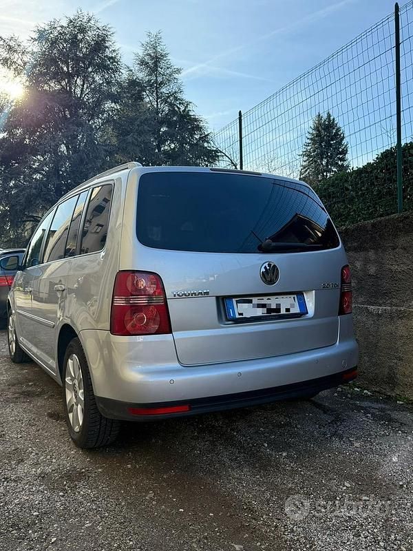 Grigio Usata 2010 VW Touran Monovolume | 4700 € (Ottimo prezzo) - Immagine 1/4