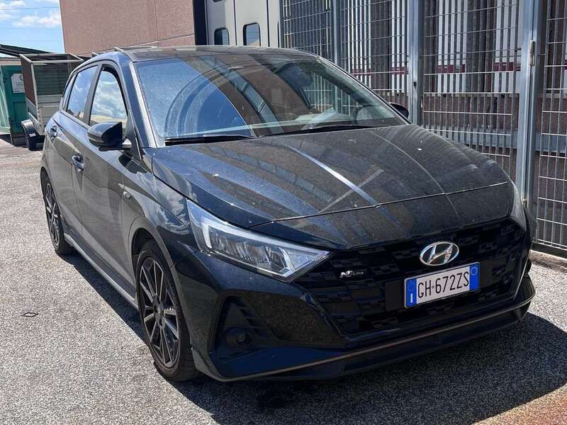 Nero Usata 2022 Hyundai i20 N Line Due volumi | 16.500 € (Cara) - Immagine 1/4