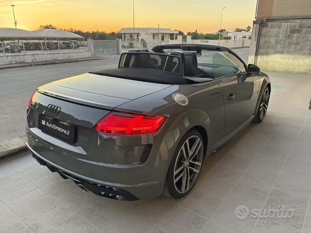 Usata Audi TT Roadster S-Line 197 CV (144 kW) 2022 Grigio Cabrio