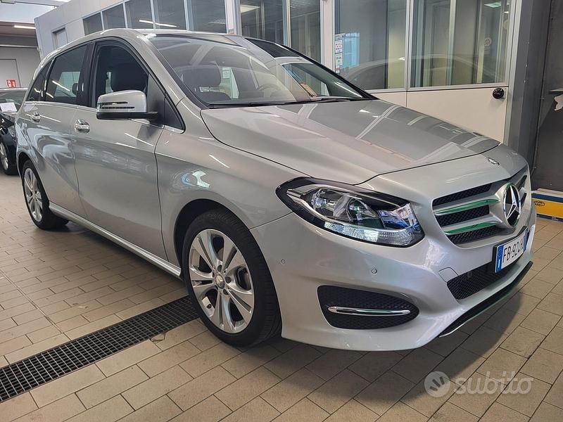 Usata Mercedes B180 109 CV (80 kW) 2015 Grigio Monovolume