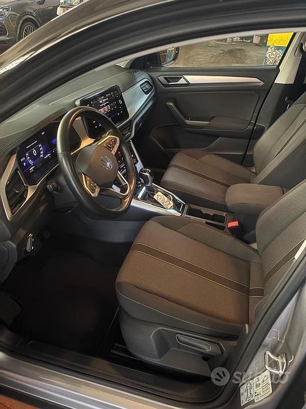 Usata VW T-Roc Life 150 CV (110 kW) 2022 Grigio SUV