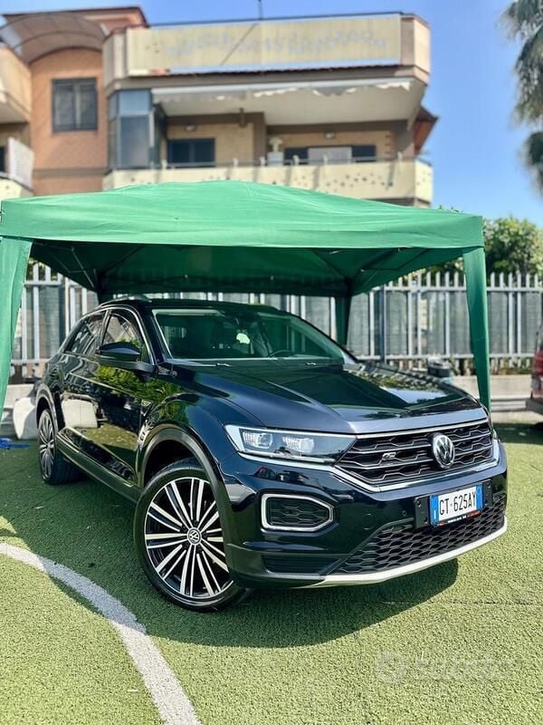 Usata 2020 VW T-Roc R-line SUV | 20.999 € (Buon prezzo) - Immagine 1/4