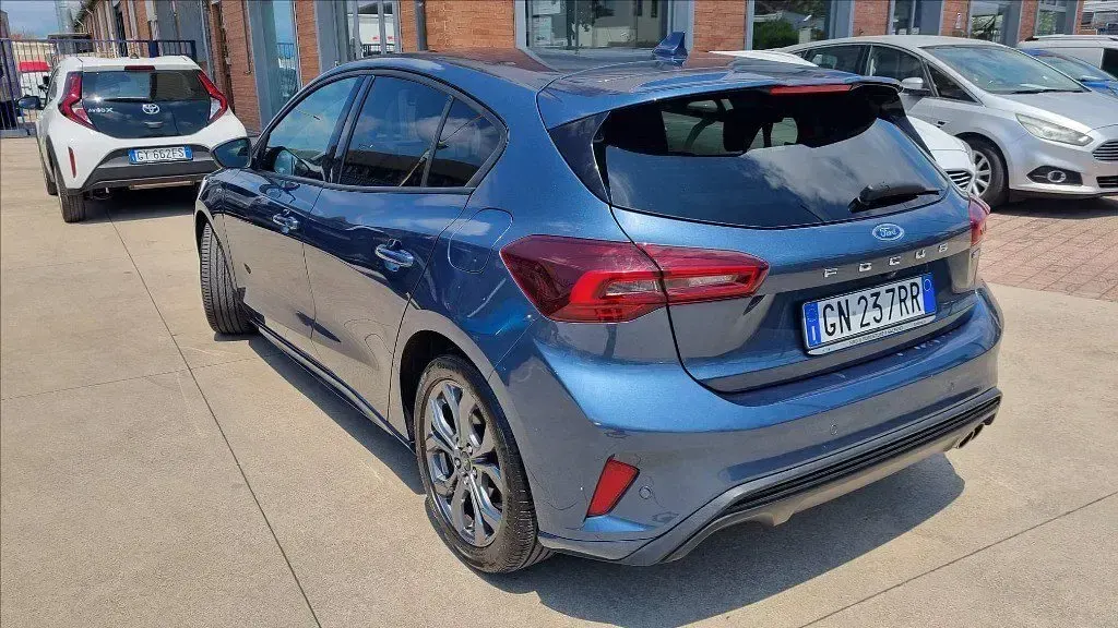 Usata Ford Focus ST-Line 125 CV (91 kW) 2023 Chrome blu Berlina