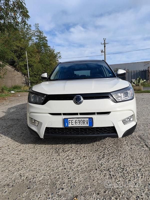 Usata Ssangyong (KGM) Tivoli 128 CV (94 kW) 2016 Bianco SUV