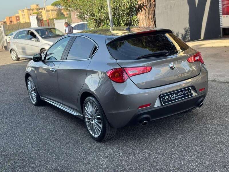 Usata Alfa Romeo Giulietta Super 175 CV (128 kW) 2017 Argento Utilitaria