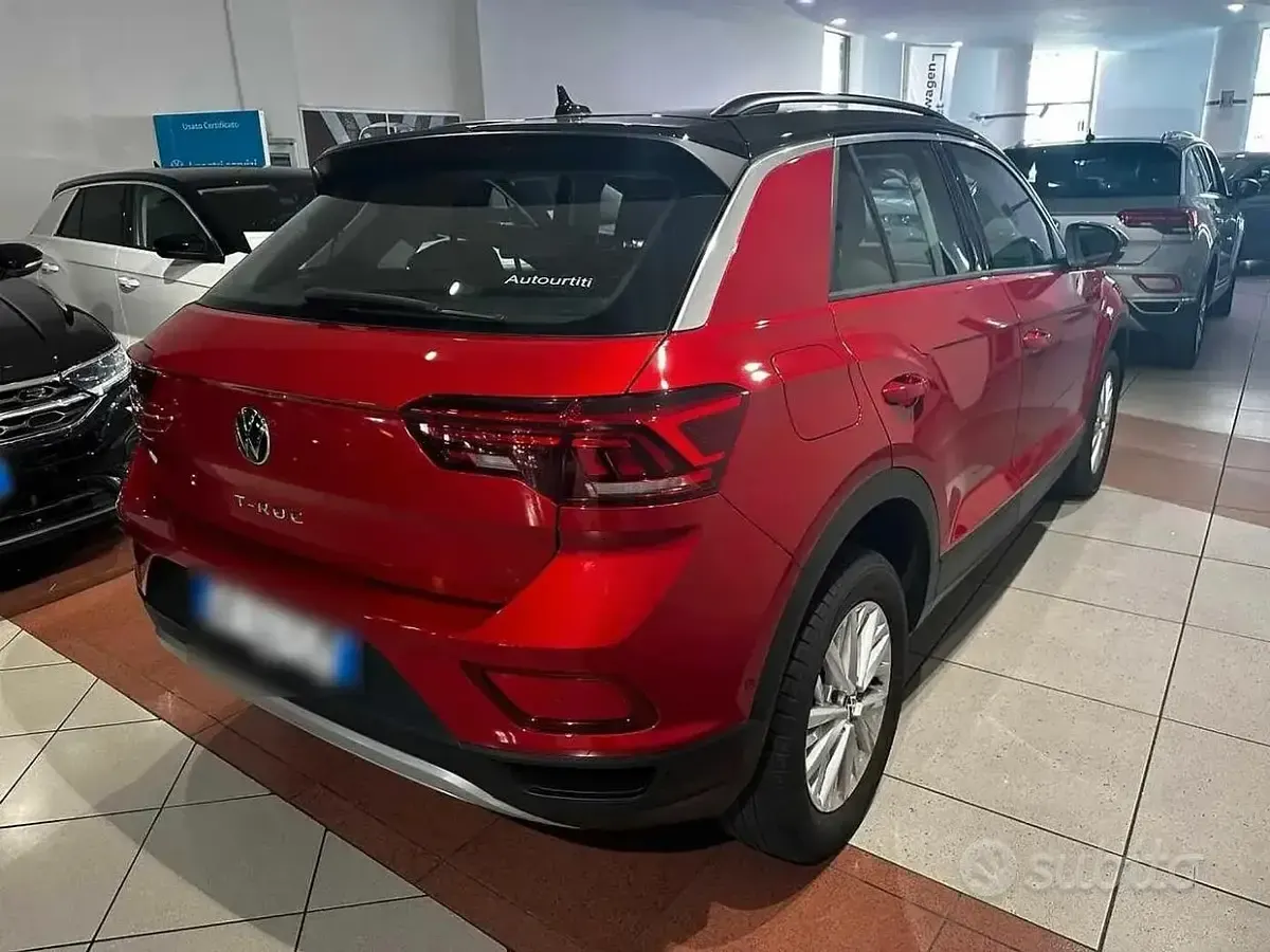 Usata VW T-Roc Life 110 CV (80 kW) 2022 Rosso SUV