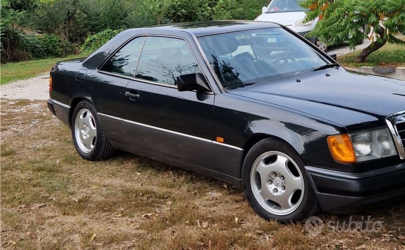 Usata Mercedes E300 220 CV (161 kW) 1990 Nero Coupé