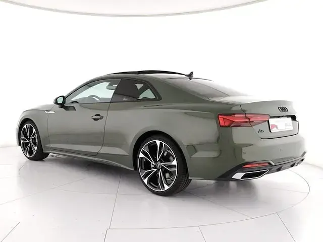 Nuova Audi A5 Sportback S-Line 204 CV (150 kW) 2025 Verde district metallizzato Utilitaria