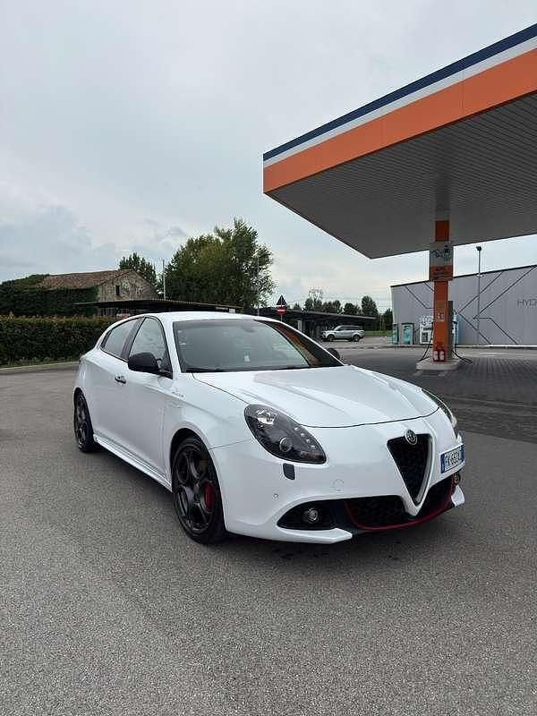Usata 2017 Alfa Romeo Giulietta Veloce Tre volumi | 16.000 € (Buon prezzo) - Immagine 1/4