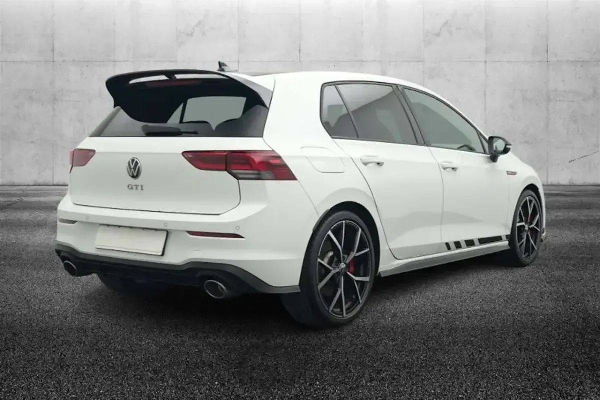 Usata VW Golf VIII GTI 300 CV (220 kW) 2024 Bianco Berlina