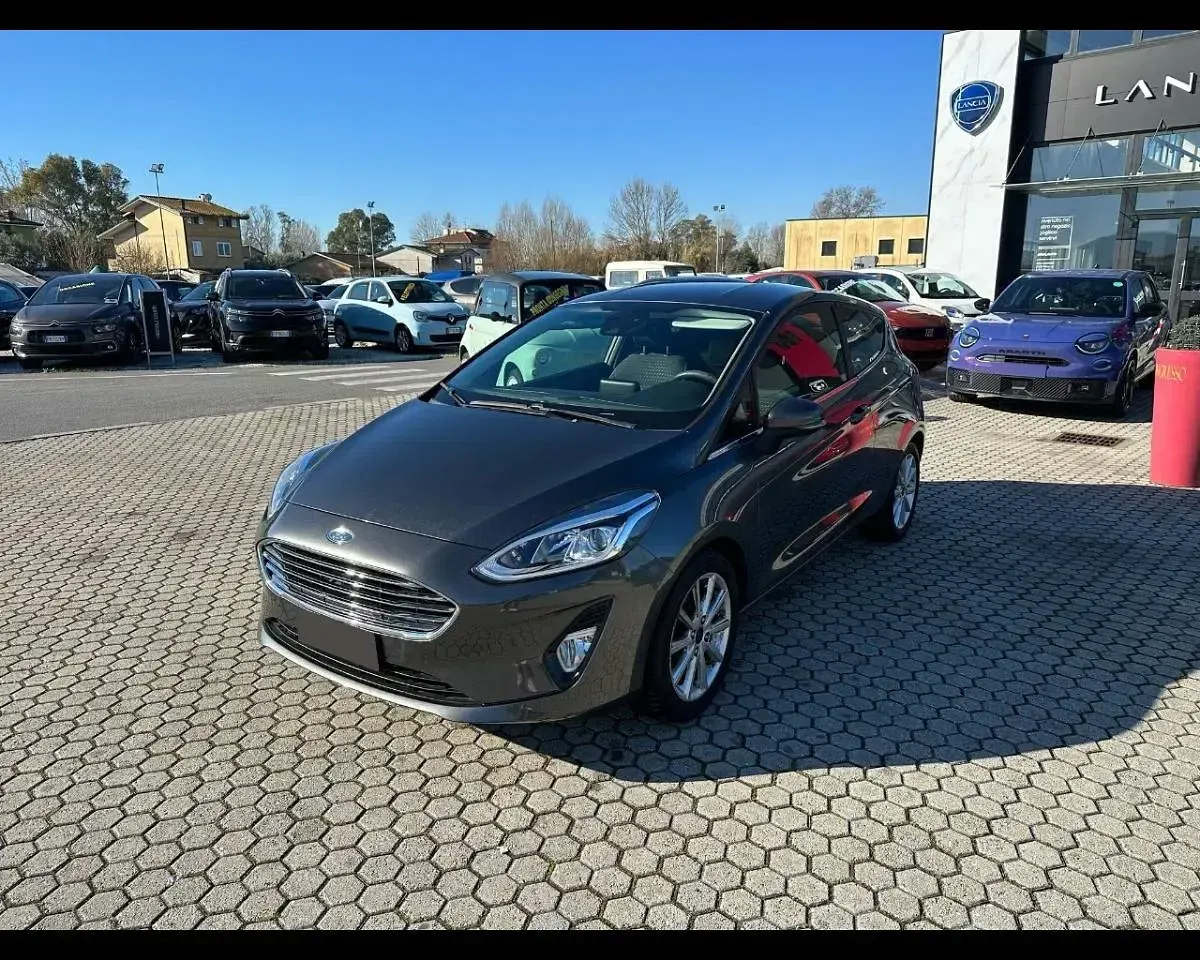 Usata Ford Fiesta Titanium 101 CV (74 kW) 2017 Grigio Utilitaria