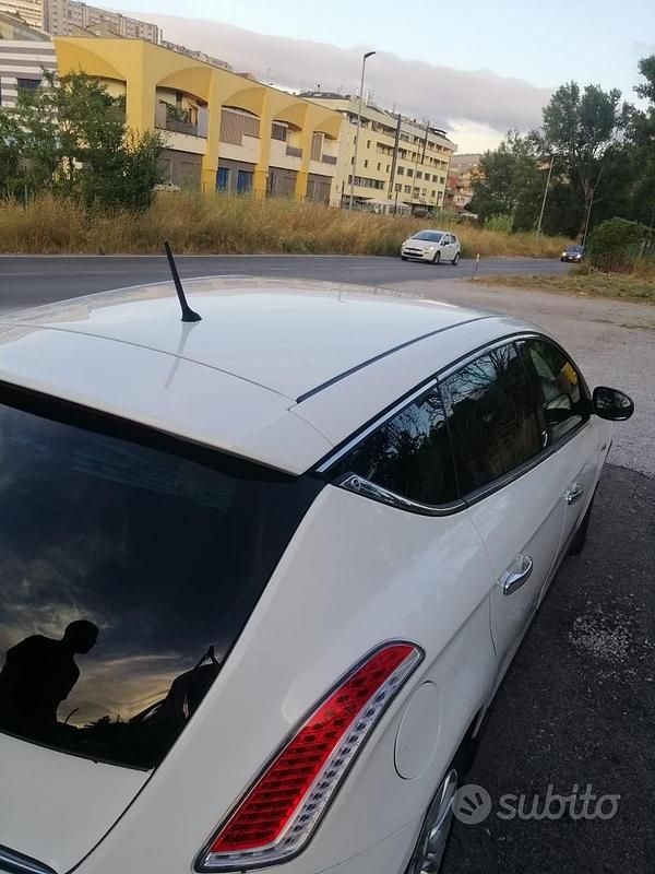 Usata Lancia Delta 105 CV (77 kW) 2012 Bianco Utilitaria