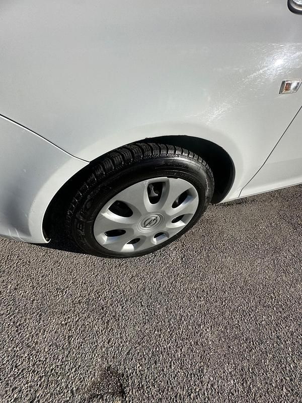 Usata Opel Corsa Edition 80 CV (58 kW) 2010 Bianco Berlina