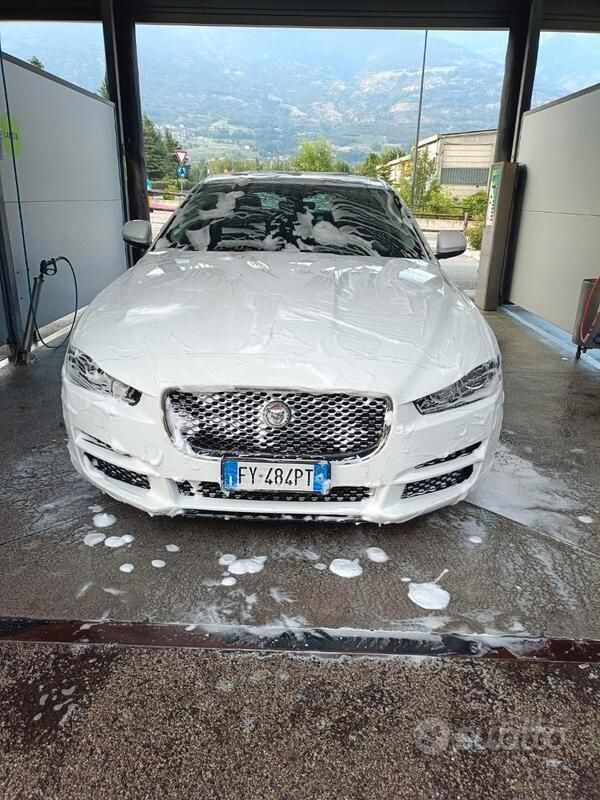 Usata Jaguar XE 200 CV (147 kW) 2019 Bianco Berlina